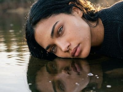 Портрет с водой: генерация уникальных фото у реки, озера или на пляже