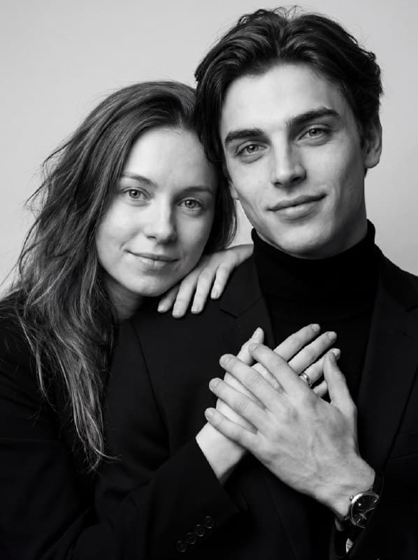 Парная нейросетевая фотосессия для вашей пары в уникальном стиле