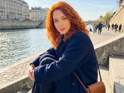 Портрет на набережной: создайте фото у воды с помощью нейросети