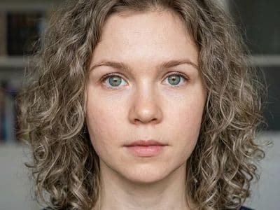 Сгенерировать фото ребенка во взрослого с помощью нейросети онлайн