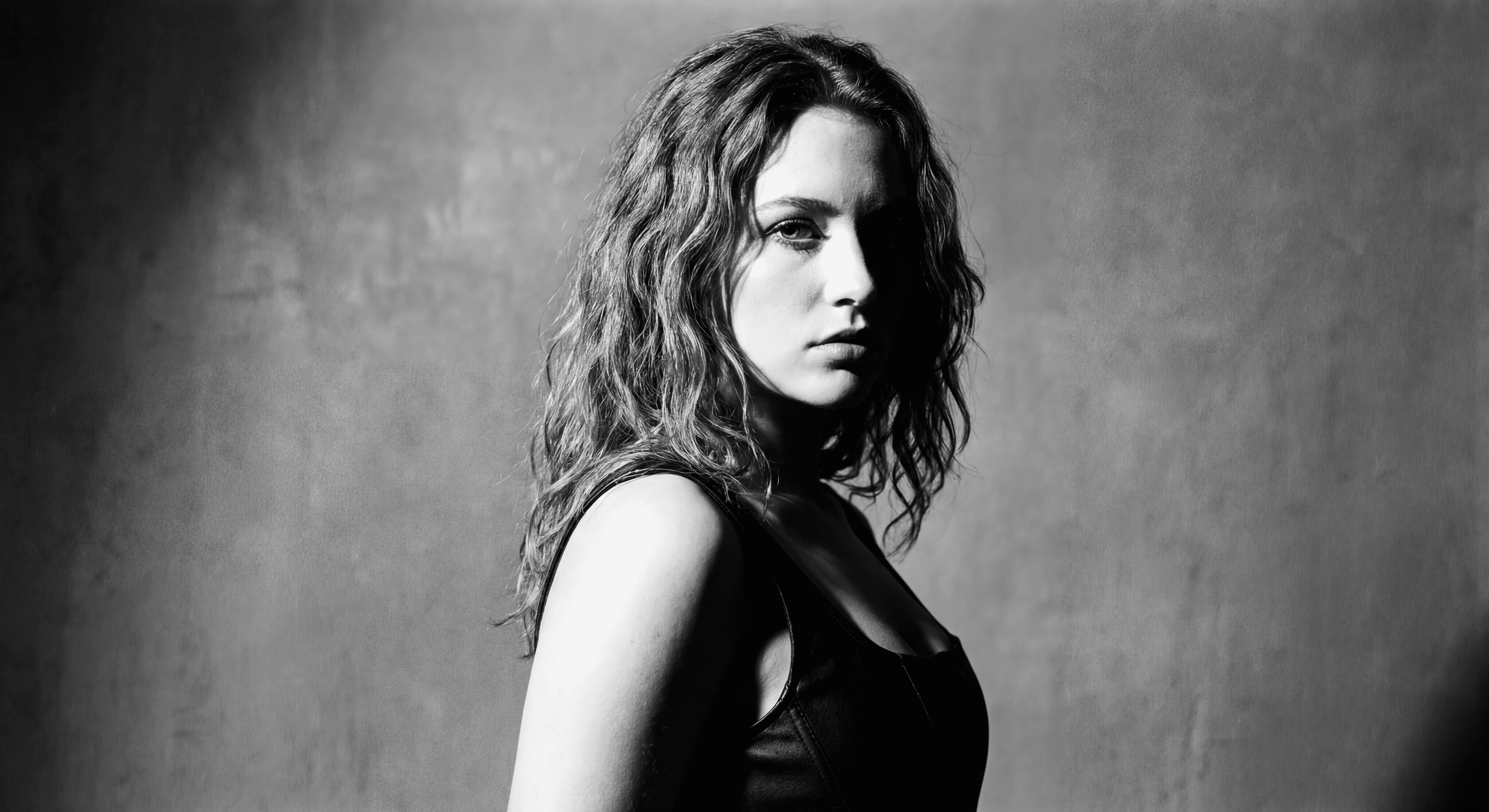 Портрет в свете: генерация фото с разным освещением через нейросеть