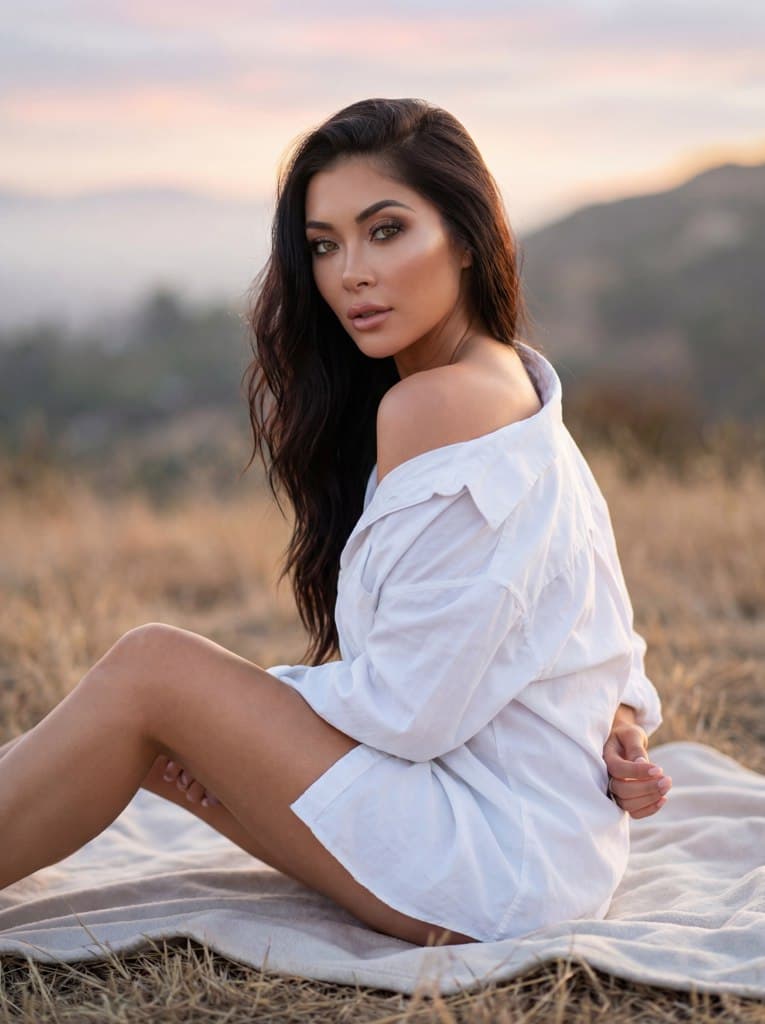 Нейросеть для фотосессии в стиле минимализм на природе